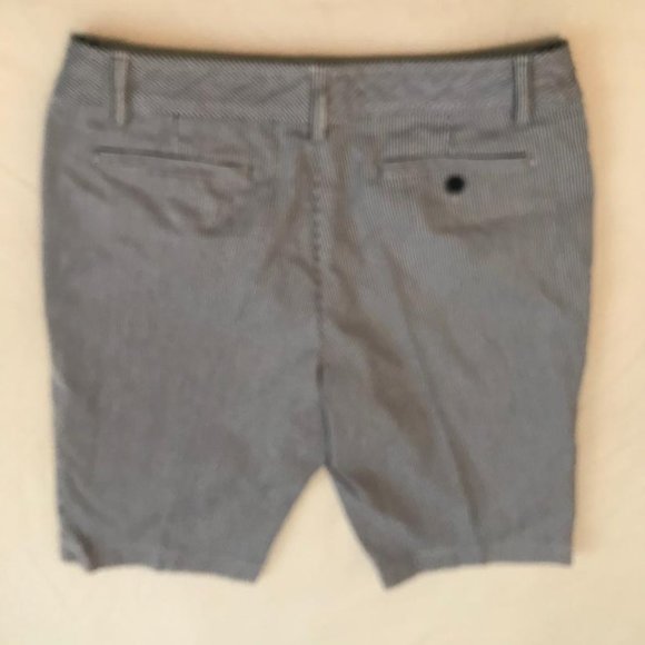 Women's Bermuda shorts - Picture 2 of 3